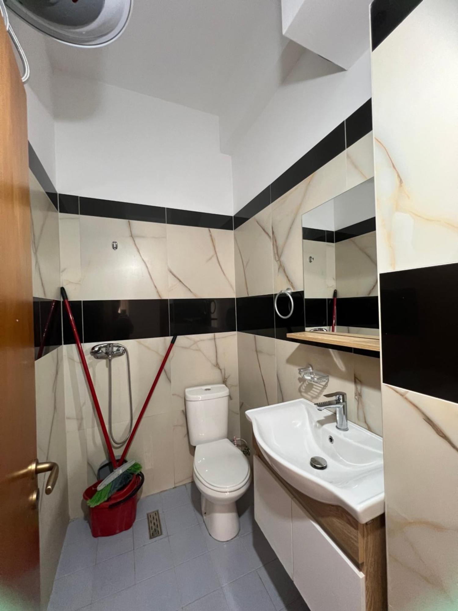 Ground Floor Comfort - Spacious & Modern Leilighet Orikum