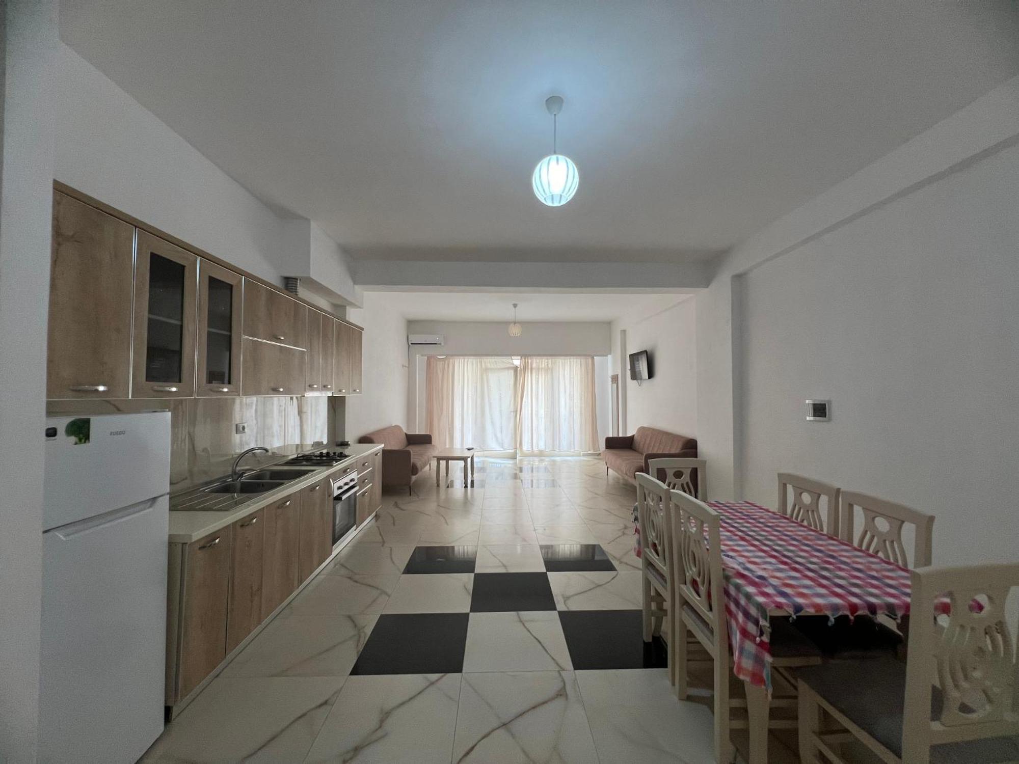 Ground Floor Comfort - Spacious & Modern Leilighet Orikum