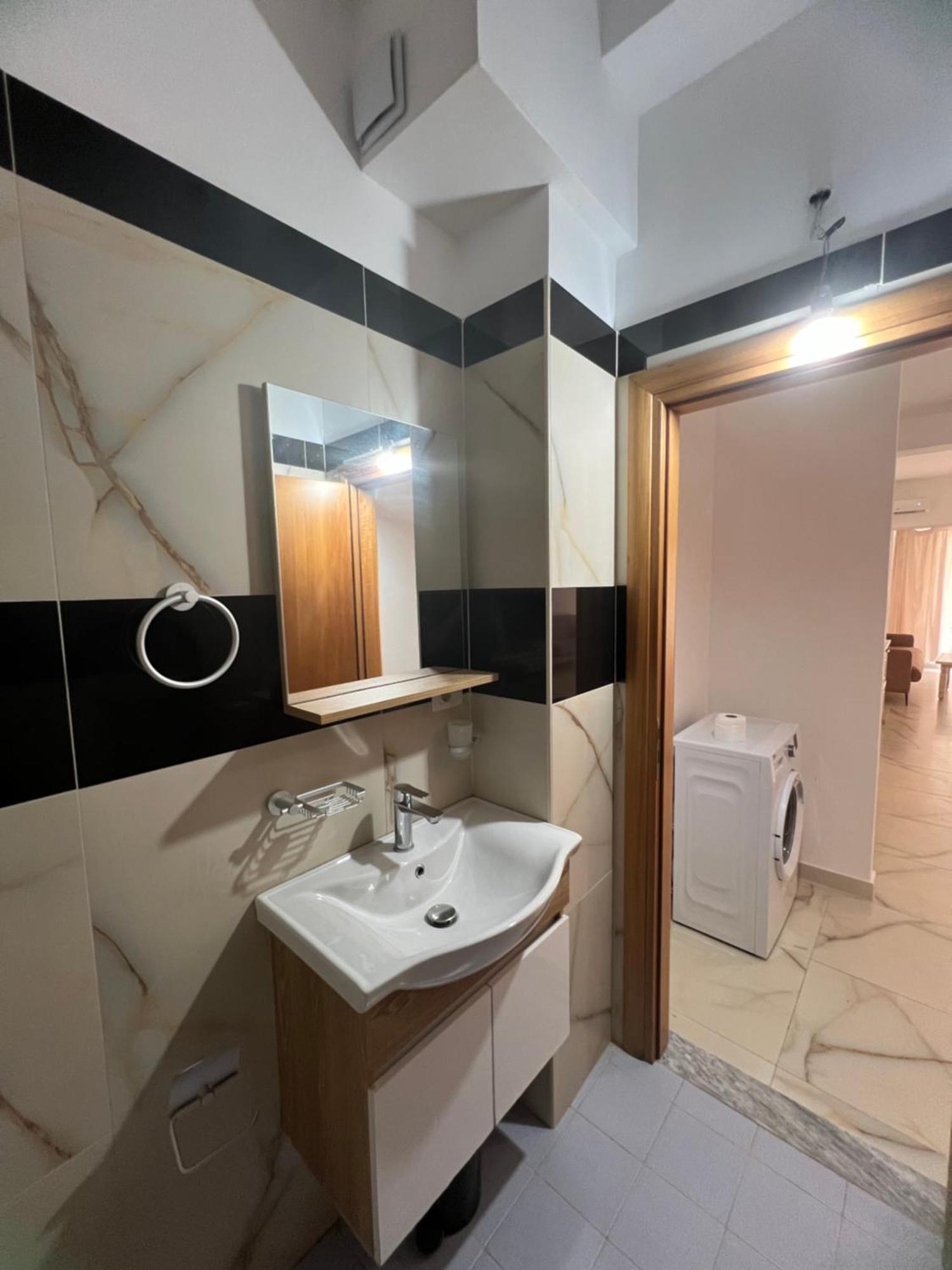 Ground Floor Comfort - Spacious & Modern Leilighet Orikum