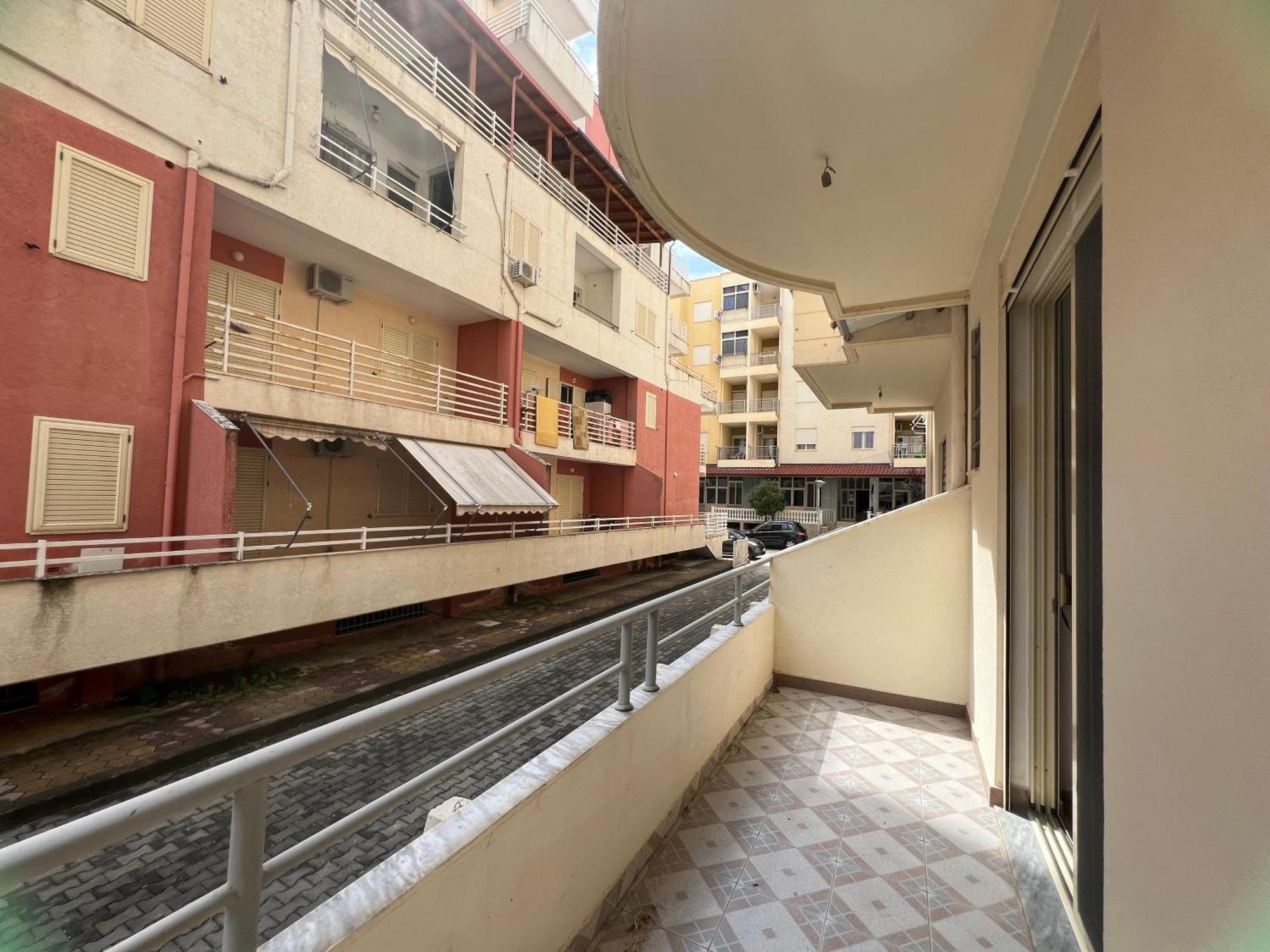 Ground Floor Comfort - Spacious & Modern Leilighet *
